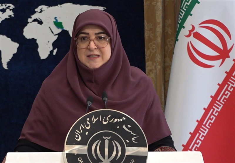 یک دقیقه سکوت در نشست خبری مهاجرانی به احترام شهدای فلسطین