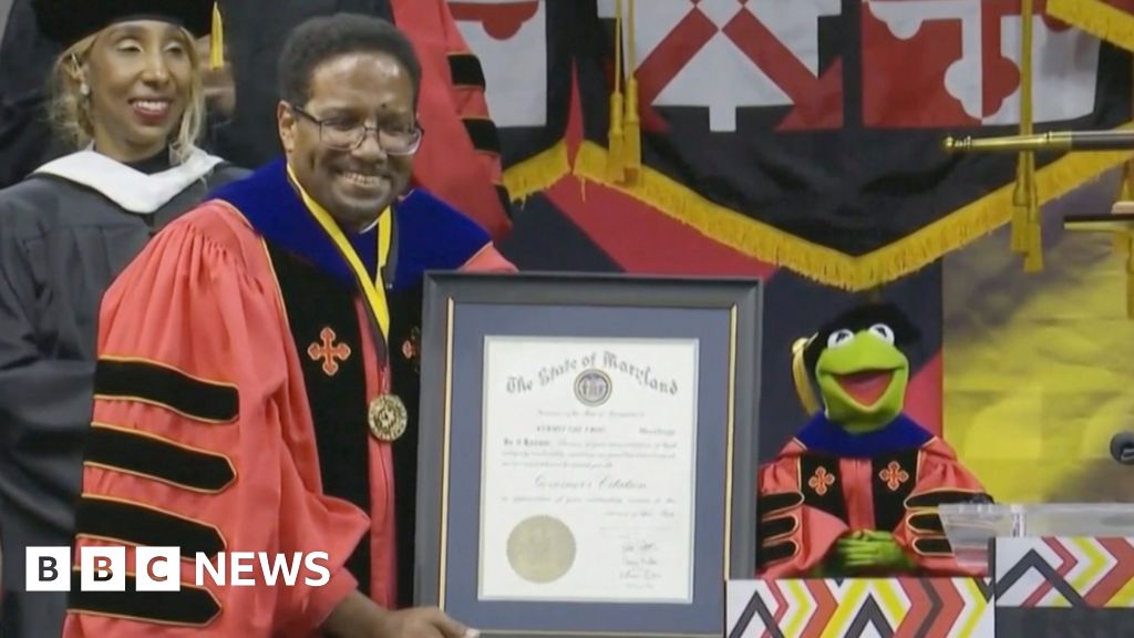 Kermit the Frog gives commencement speech at University of Maryland