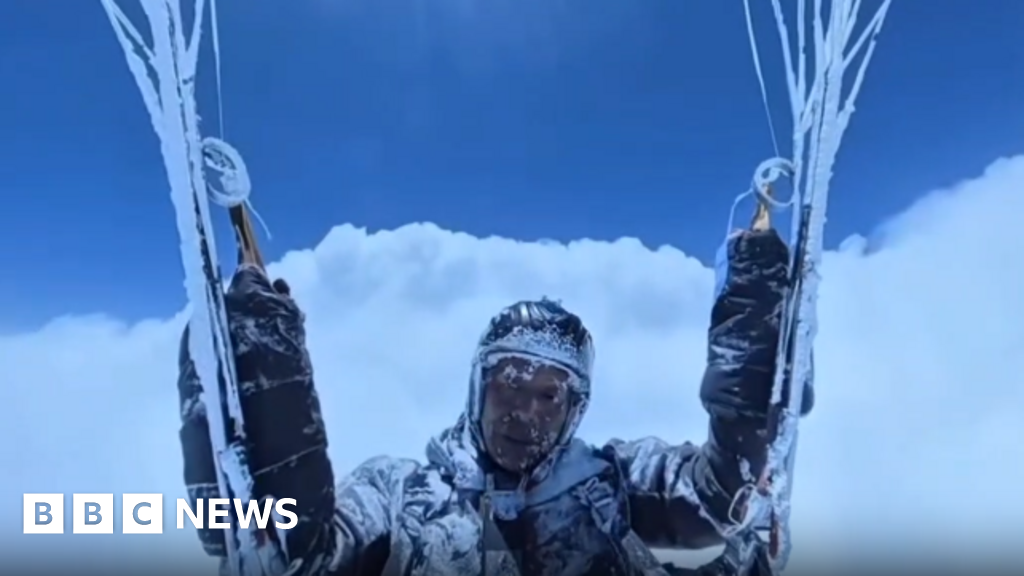 Paraglider survives accidental 8000m-high flight