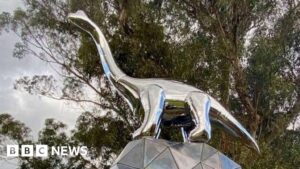 New Zealand dinosaur sculpture Boom Boom fuels debate