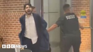 Moment Jewish Museum shooting suspect is detained