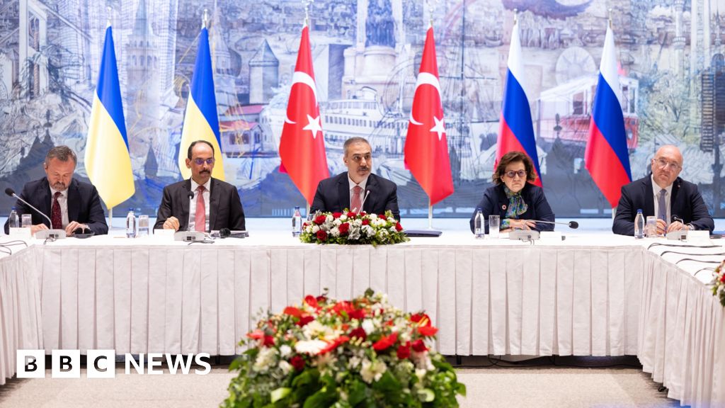 Ukraine and Russia far apart in first direct talks, but prisoner swap agreed