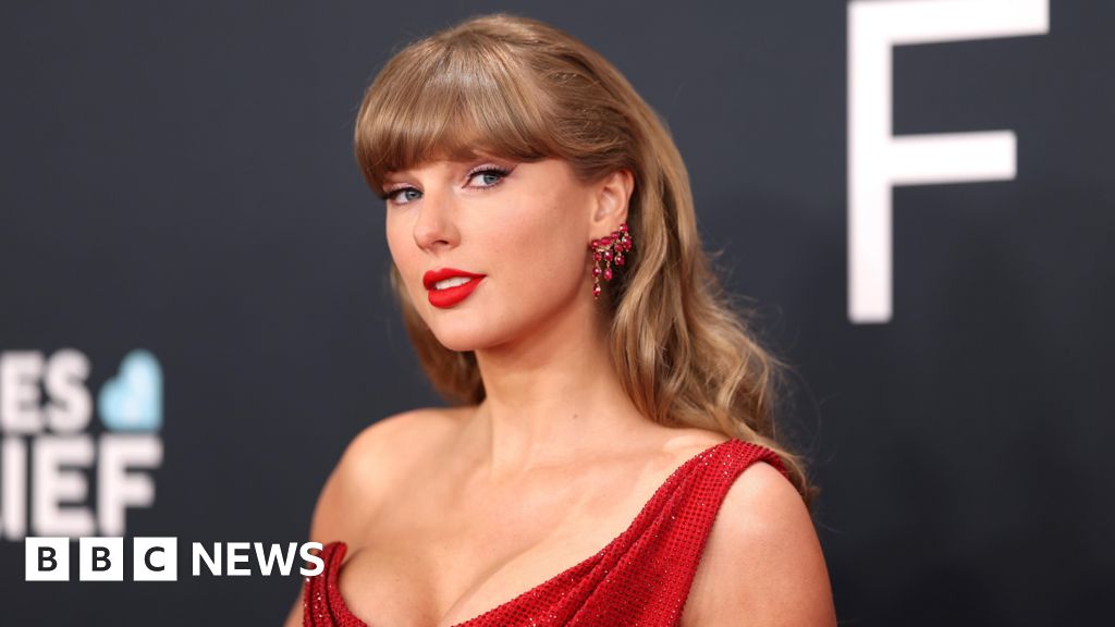 Taylor Swift buys back the rights to her master recordings