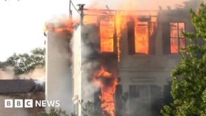 Huge fire engulfs historic plantation house in Louisiana
