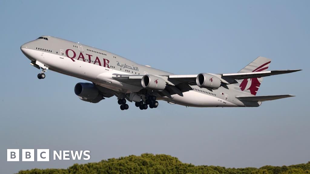 Trump defends plan to use Qatari luxury jet for Air Force One