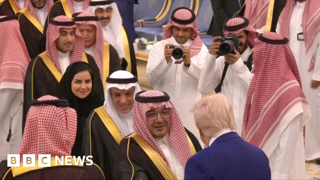 Watch timelapse of Trump’s marathon handshake session with Saudis
