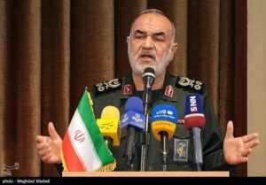 سلامی: بدون بسیج انقلاب باقی نمی ماند