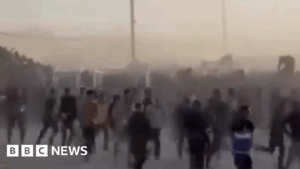 Video shows crowd of Palestinians climbing fence and rushing to aid site