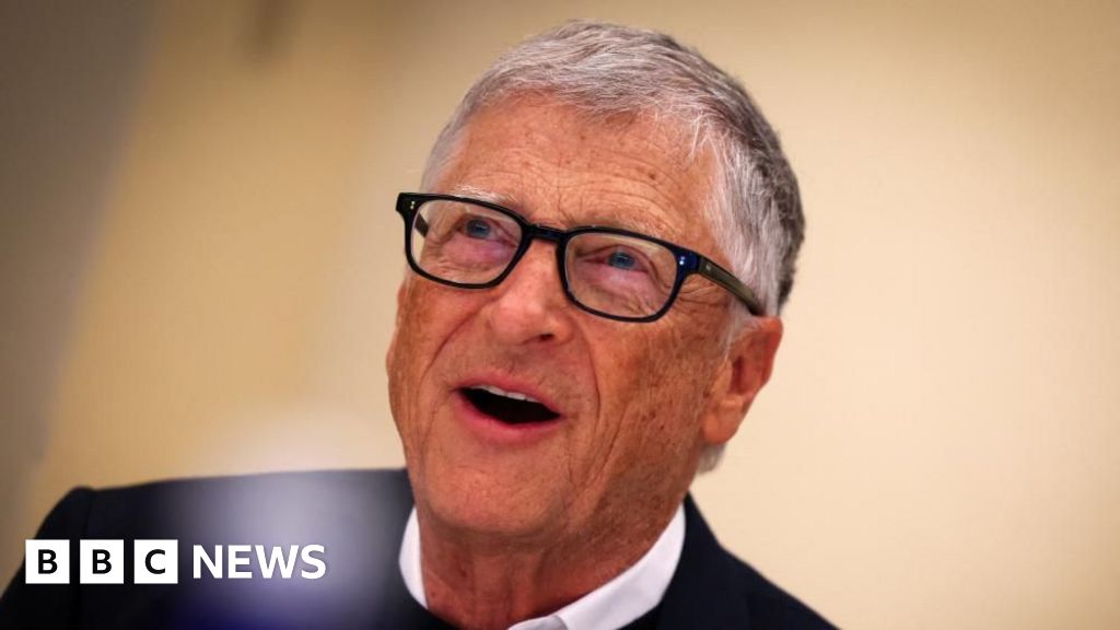 Microsoft founder to give most of 0bn fortune to Africa